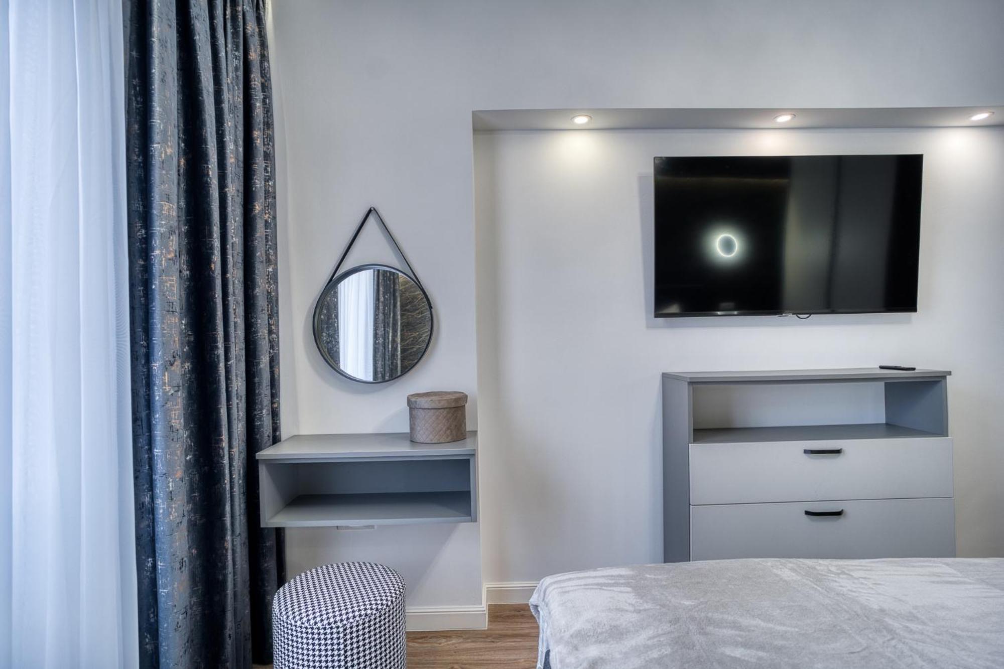 City Chic Retreat: Newly Renovated 1Br Apartment Bukarest Exterior foto